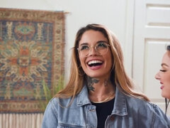 Брюнетки, Лесбиянка, Мастурбация, Страпон, Молоденькие, Игрушки