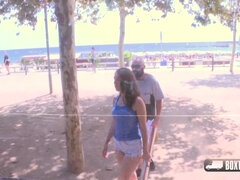 Amateur, Plage, Brunette brune, Massage, Huilée, De plein air, Actrice du porno, Public