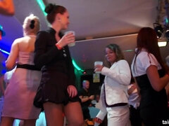 Cul, Gros seins, Sucer une bite, Ivre, Hard, Orgie, Fête, Chatte