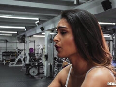 Anal, Mamada, Morena, Corridas faciales, Gimnasio, Marido, Afeitado, Calcetines