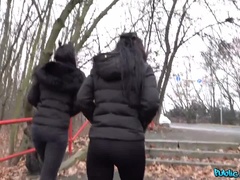 Amateur, Noire, Sucer une bite, En levrette, Européenne, Seins naturels, Cheveux courts, String