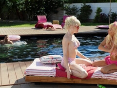 Cul, Grosse bite, Bikini, Blonde, Sucer une bite, Plantureuse, Pieds, Branlette thaïlandaise