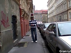 茶髪の, イマラチオ, チン, お婆さん, 手コキする, 淫乱熟女, 母, 義母