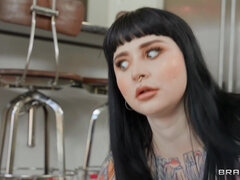 Красотки, Большие сиськи, Блондинки, Лесбиянка, Служанка, Милф, Натуральные сиськи, Киски