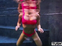 In den arsch, Blasen, Braunhaarige, Kehlenfick, Hundestellung, Aufs gesicht abspritzen, Fingern, Reiten