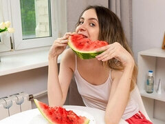 18 jaar, Kont, Masturbatie, Natuurlijke tieten, Geschoren, Alleen, Tiener, Tieten likken