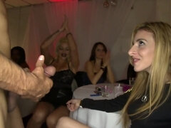 Enthousiasteling, Blond, Brijd, Bruinharig, Sperma shot, Latijnse vrouw, Orgie, Trio