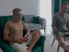 浮気者, 浮気する, 手コキする, 旦那, ロシア人, 女子高生, タトゥー, 妻