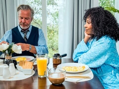 Zwart, Vingeren, Hakken, Interraciaal, Masturbatie, Geschoren, Strippen, Tieten likken
