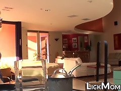 Schönheit, Blondine, Tochter, Kehlenfick, Fingern, Milf, Mutti, Stiefmutter