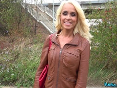 Leie, Blondine, Spermaladung, Deutsch, Handjob, Milf, Im freien, Öffentlich