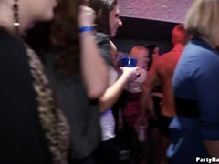 Homme nu et filles habillées, Dansant, Femelle, Lunettes, Branlette thaïlandaise, Collant, Chevaucher, Suçant