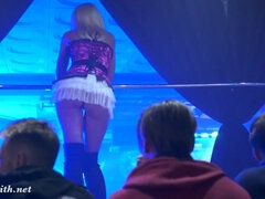 Grote kont, Blond, Masturbatie, Moeder die ik wil neuken, Openbaar, Kut duiken, Mager, Alleen