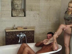 Cuarto de baño, Culo grande, Verga grande, Tetas grandes, Rubia, Mamada, Polla, Estilo perrito