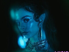 18 ans, Grosse bite, Sucer une bite, Brunette brune, En levrette, Maigrichonne, Adolescente, Nénés