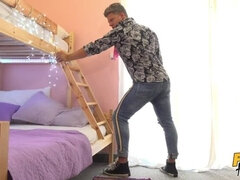 Verga grande, Estilo perrito, Europeo, Corridas faciales, Penetracion con dedos, Hd, Coño, Trio