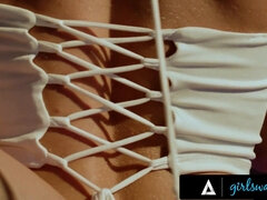 Grosser arsch, Lesbisch, Natürlichen titten, Zierlich, Muschi, Realität, Dusche, Eng