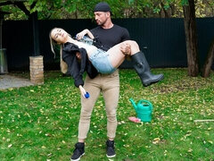 Sucer une bite, Mignonne, Hard, Seins naturels, Chatte, Rasée, Dénudage, Nénés