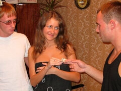 Leie, Blasen, Braunhaarige, Süss, Hundestellung, Dürr, Jungendliche (18+), Titten