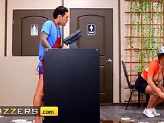 Busty (Gabbie Carter) Getting Multiple Orgasms From Sex Aficionado And Café Owner (Small Hands)