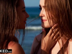 Noire, Queue, Interracial, Lesbienne, Public, Chatte, Rousse roux, Chevaucher