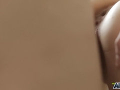 Brunette brune, Léchez, Jarretelles