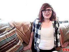 Gorda, Dormitorio, Gordita, Penetracion con dedos, Gafas, Verga enorme, Solo, Tatuaje