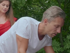 Arsch, Europäisch, Lecken, Masturbation, Im freien, Muschi, Kurzes haar, Hintern versohlen