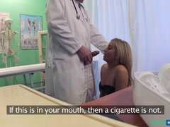 Sucer une bite, Médecin, Léchez, Infirmière, Bureau, Petite femme, Pov, Uniforme