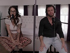 18 jaar, Grote mammen, Bruinharig, Hd, Likken, Orgasme, Kut duiken, Realiteit