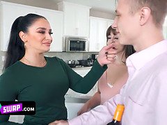 Tetas grandes, Cuadrupleta, Lamidas, Maduro, Madres para coger, Orgía, Coño, Puta