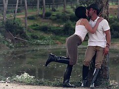 Tussi, Grosse titten, Braunhaarige, Vollbusig, Spermaladung, Milf, Im freien, Rasiert