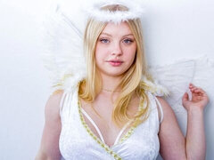 Awesome doll with round ass Kylie Shay rammed by long dick