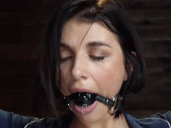 Bondage discipline sadomasochisme, Grote mammen, Gebondenheid, Bruinharig, Dominatie, Vingeren, Vernedering, Straf