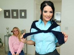 Stellung 69, Fingern, Küssen, Lesbisch, Masturbation, Milf, Muschi, Entkleiden