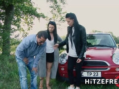 Pijpbeurt, Bruinharig, Hondjeshouding, Handbeurt, Moeder die ik wil neuken, Geschoren, Schoenen, Tatoeage