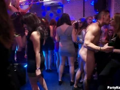 Одетые девушки голые парни, Женщины, Группа, Секс без цензуры, Белье, Трусики, Вечеринка, Чулки