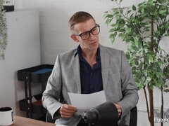 Grosser schwanz, Blasen, Britisch, Bekleidet, Monster, Büro, Rotschopf, Ablutschen