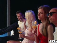 Rubia, Mamada, Tetas naturales, Al aire libre, Coño, Montar, Afeitado, Trio