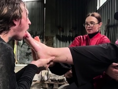 Leie, Braunhaarige, Füsse, Weibliche domination, Fußfetisch, Sklave, Flotter dreier