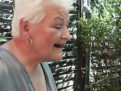 Penetracion con dedos, Abuelita