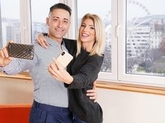 Blond, Pijpbeurt, Hondjeshouding, Handbeurt, Natuurlijke tieten, Geschoren, Mager, Tatoeage