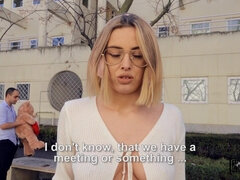 美女, デカチン, デカパイ, 手コキする, アウトドア, ピアス, 現実, タトゥー