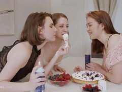 デカ尻, キス, なめる, 下着, 自然山雀, 剃毛, ストリッピング, オッパイの