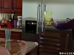 デカパイ, ブロンド, フェラチオ, 手コキする, Hd, ヒール, 下着, 淫乱熟女
