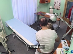 素人, ブロンド, フェラチオ, バック, 指いじり, 看護婦, オフィス, ユニフォーム