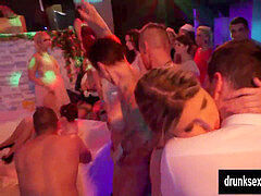 フェラチオ, パーティ, 公共