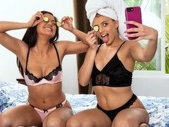 Asiático, Morena, Penetracion con dedos, Besar, Masturbación, Coño, Estriptis, Adolescente