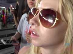 Rubia, Al aire libre, Pequeña, Pov, Flaco, Fumando, Estriptis, Tetas