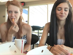 ダンス, エクストリーム, フィストファック, 足フェチ, 下着, 公共, ストッキング, スカートのぞき